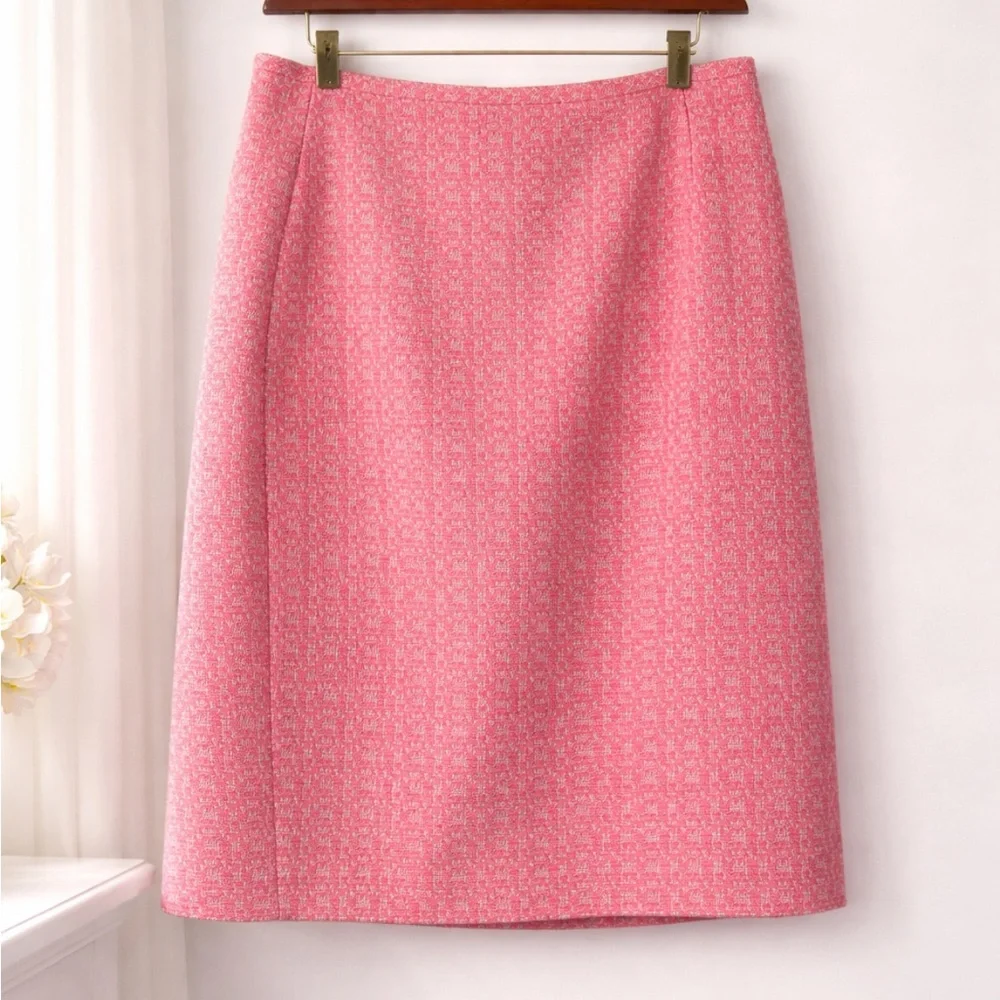 Calvin Klein Pink Tweed Suit with pencil skirt (Blazer=6, Skirt =4) - Picture 3 of 13